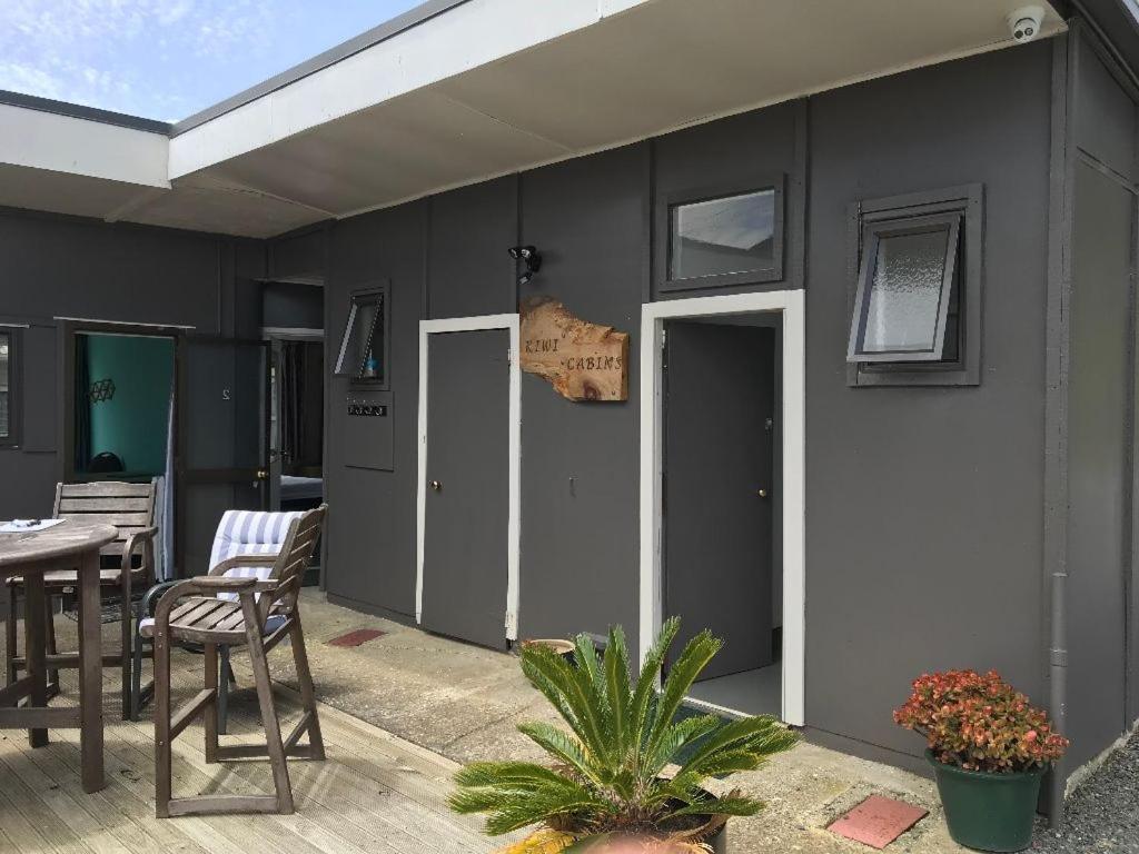 Kiwi Cabins Tapu Exterior photo